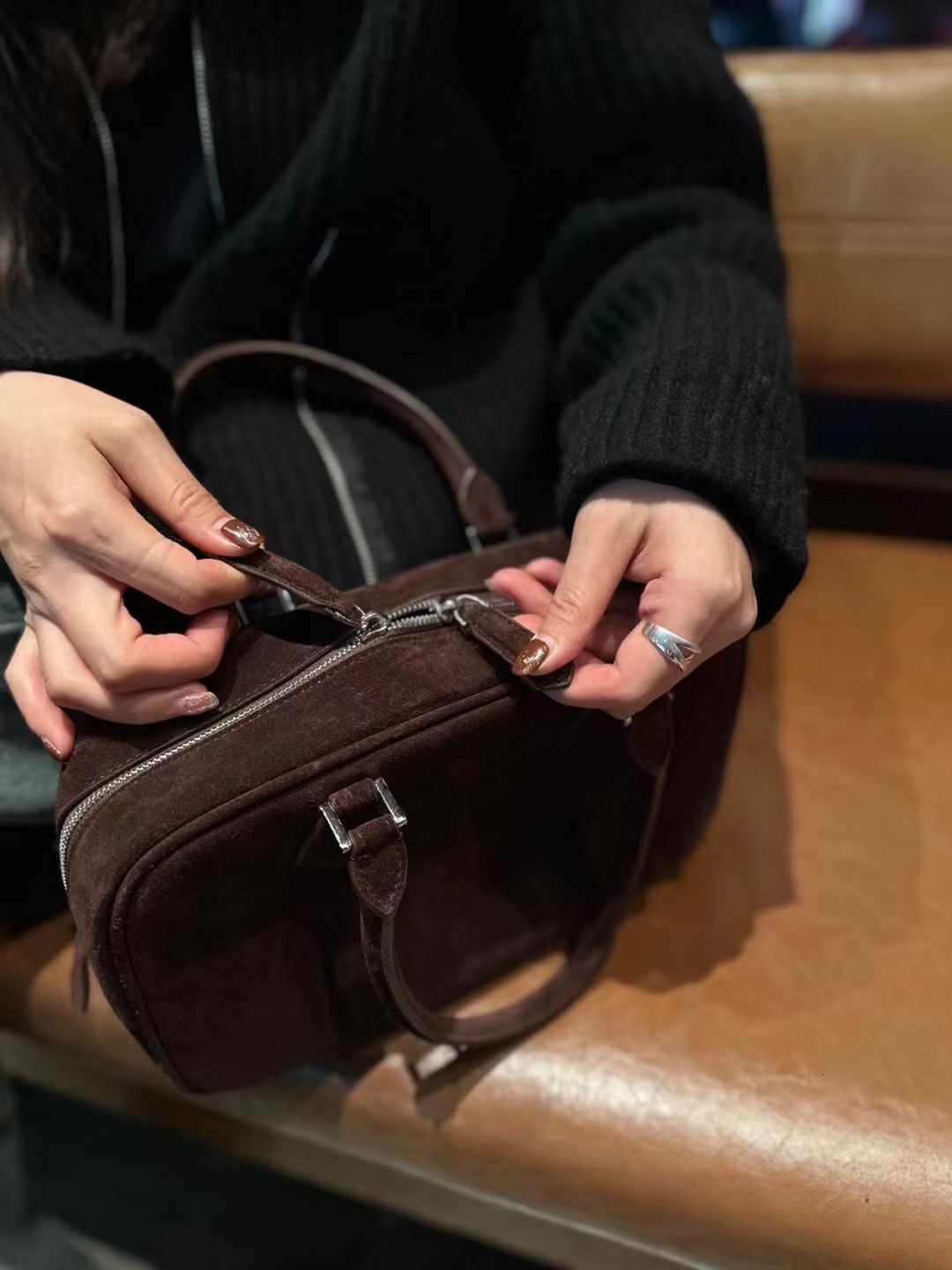 31Cm Suede Square Women Retro Designer Handbags Frosted Cowhide Leather Shoulder Crossbody Bags Fall Winter New BagVoyage