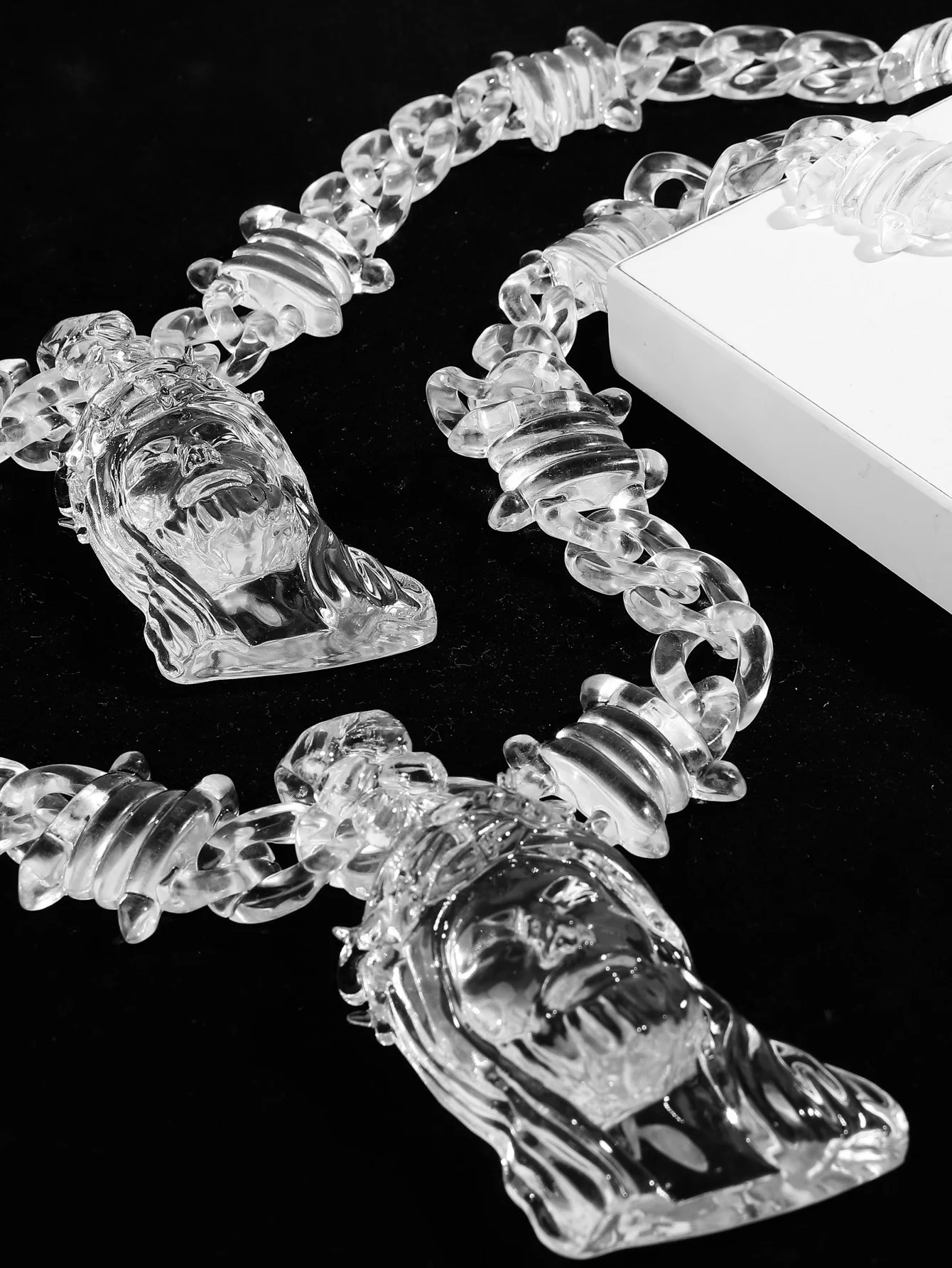 Trendy Transparent Clear Acrylic Big Juese Pendant Necklace for Men Hiphop Brambles Wire Jesus Christ Necklaces Male Jewelry 241120