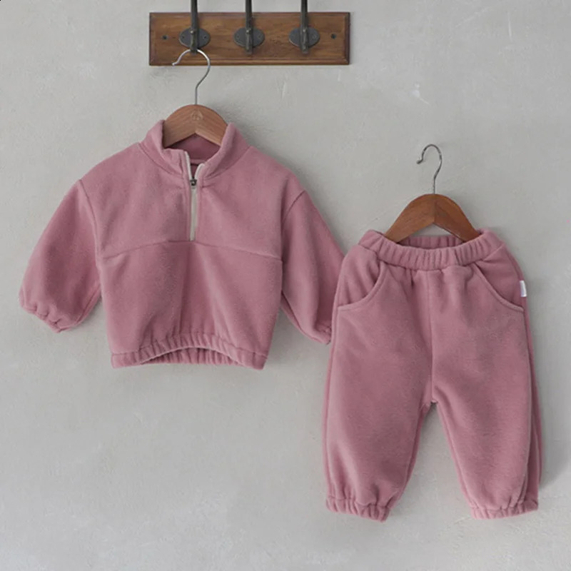 Baby boy and girl clothing set long sleeved solid color zipper toppants autumn childrens thick clothing set 241121