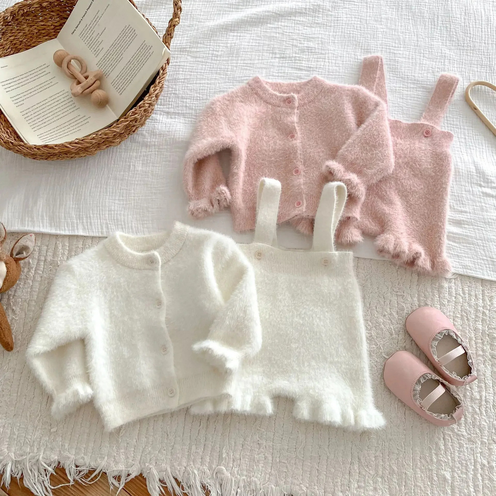 Autumn/Winter Childrens and Baby Mink Clothing Set 2 pieces solid color knitted top and shorts for infants and toddlers 241121