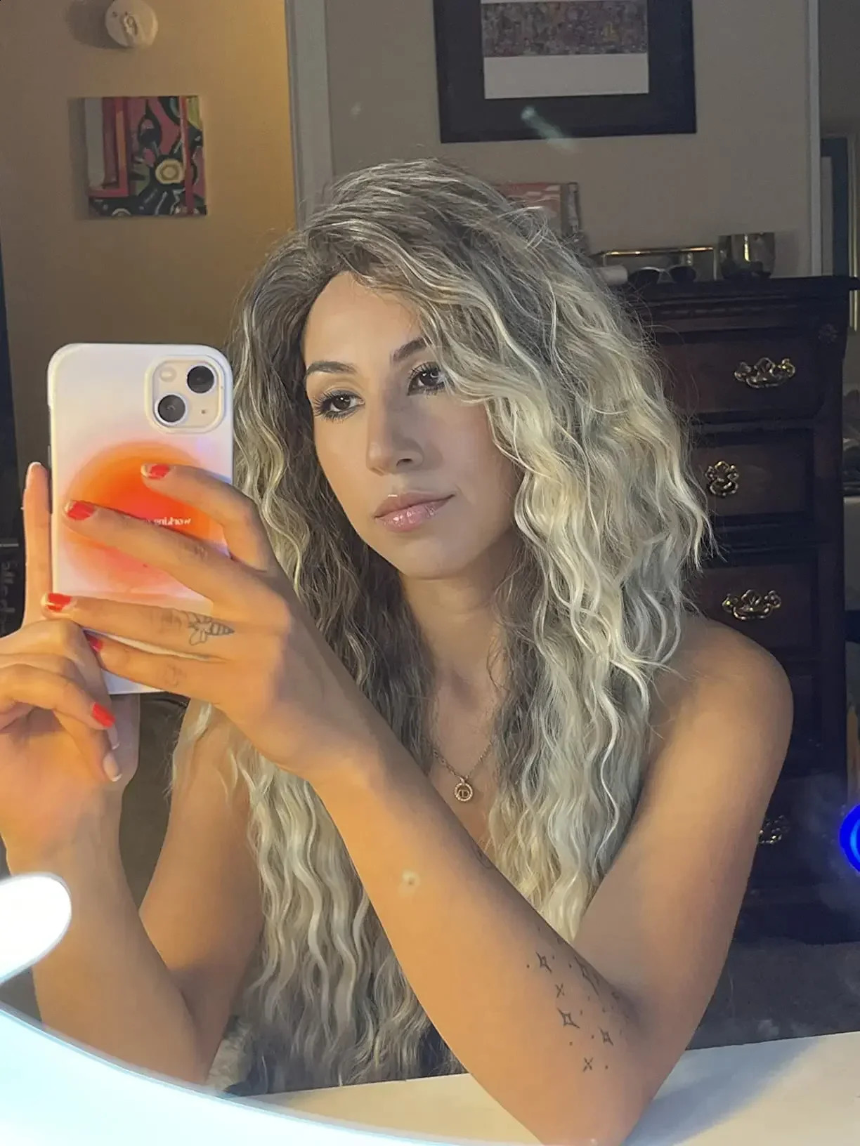 Grey blonde curly hair wig synthetic long curly hair wig suitable for women fluffy hairstyle wave Ombre wig clothing carnival party regular wig 241120