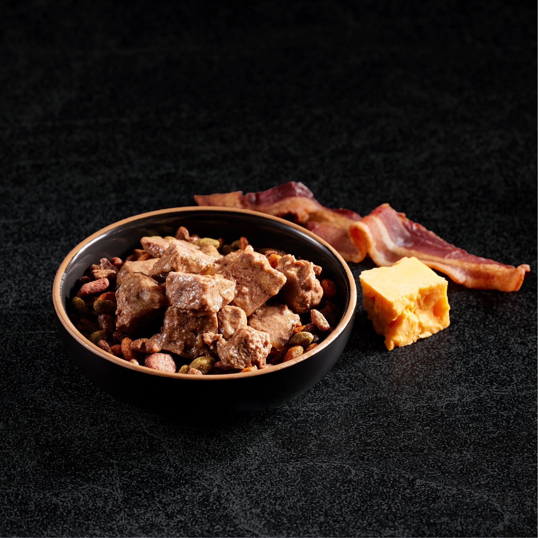 Cesar Loaf & Topper in Sauce Angus Beef Flavor with Bacon & Cheese Grain-Free Small Breed Adult Wet Dog Food Trays