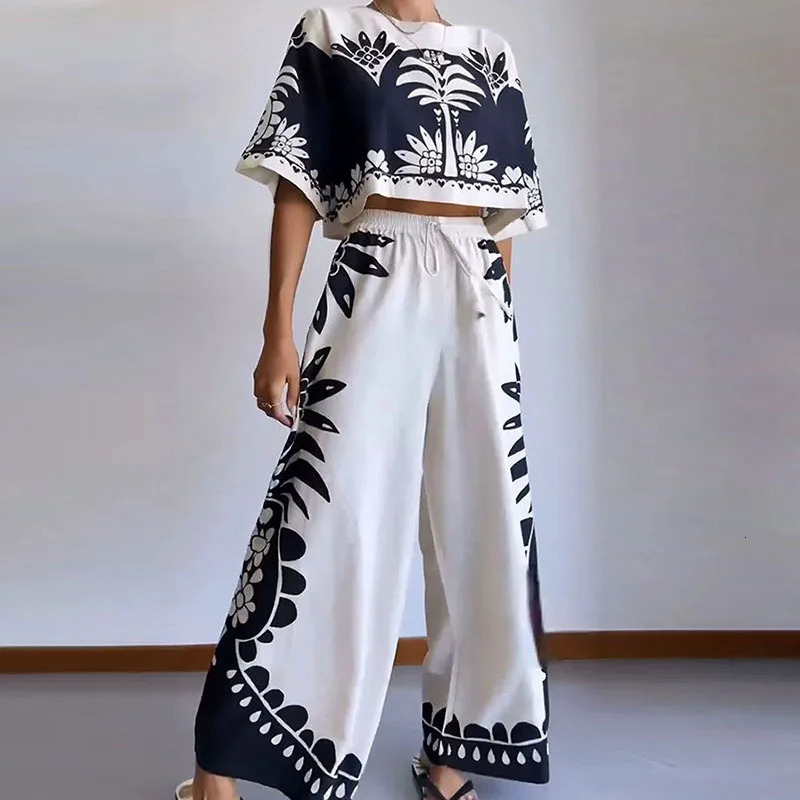Women Fashion Straight Two Piece Set Casual Oneck Short Sleeved Pullover with Lace Up Pants Suits Summer Loose Print Beach Suit 240411