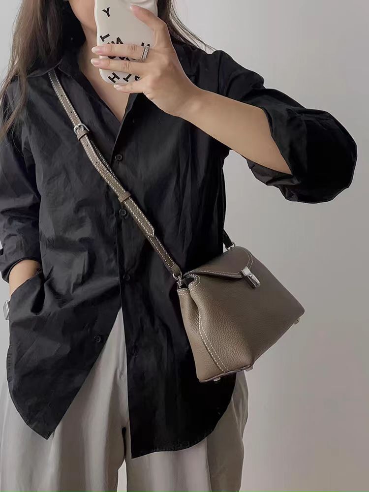 New Niche Designer Retro Tote Exquisite Versatile Handbag High-End Casual And Simple Shoulder Bag Large Capacity PU