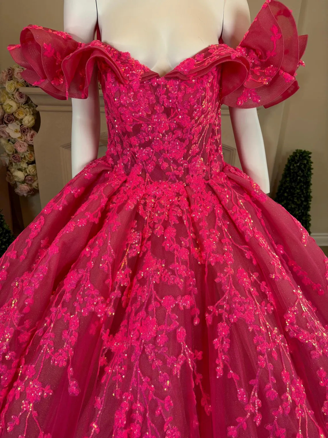 Fuchsia Hot Pink Quinceanera Dresses Lace Appliques Ruffles Off Shoulder Princess Prom Special Occasion Gowns Sweet 16 Dress 2025