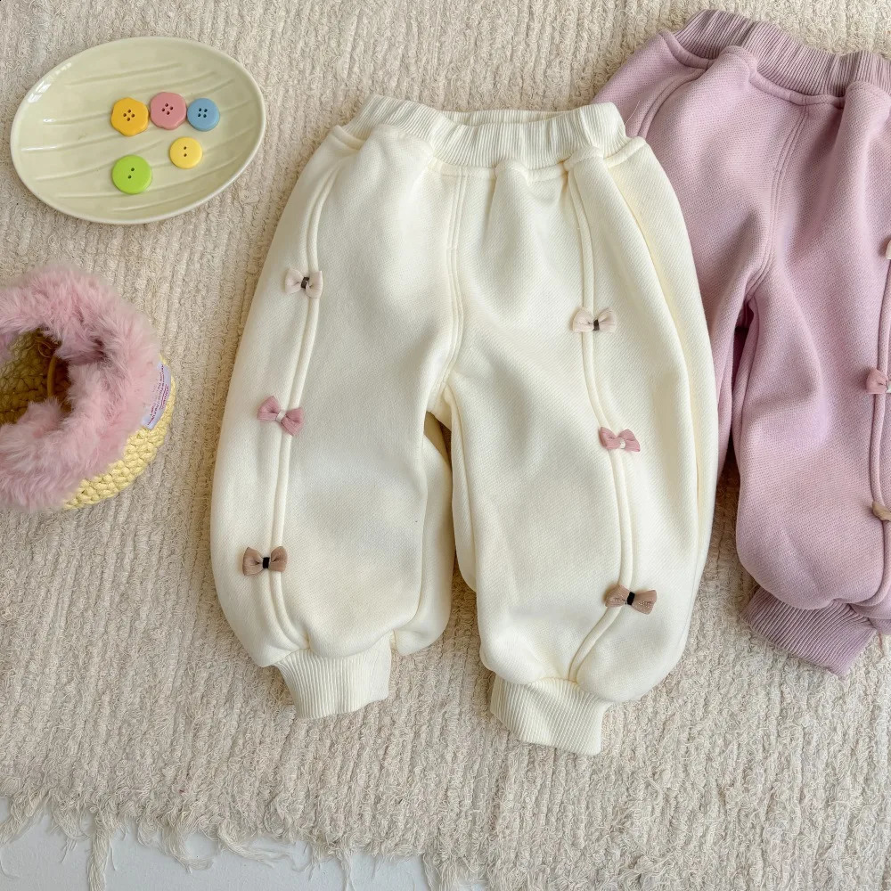 Korean Winter Baby Girl Pants Cotton and Velvet Knot Loose Edition Baby Pants Preschool Womens Pants Trousers 241121