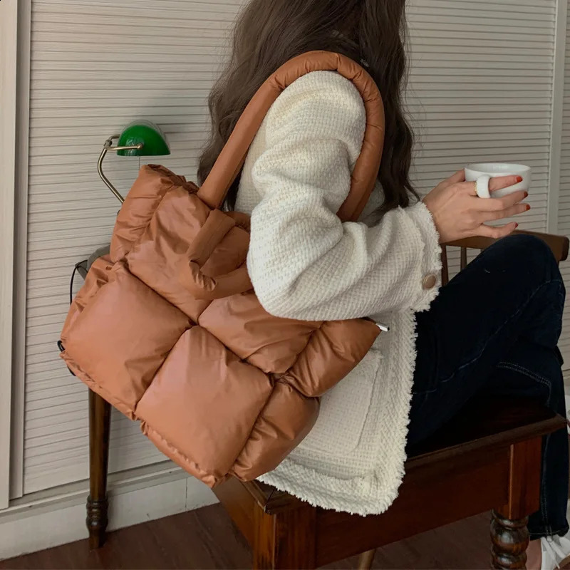 New Free Shipping Designer Bag Er Fluffy Shoulder Bag Womens Bedding Space Down Pad Cotton Handbag Winter Large Capacity Warm Shopping Wallet