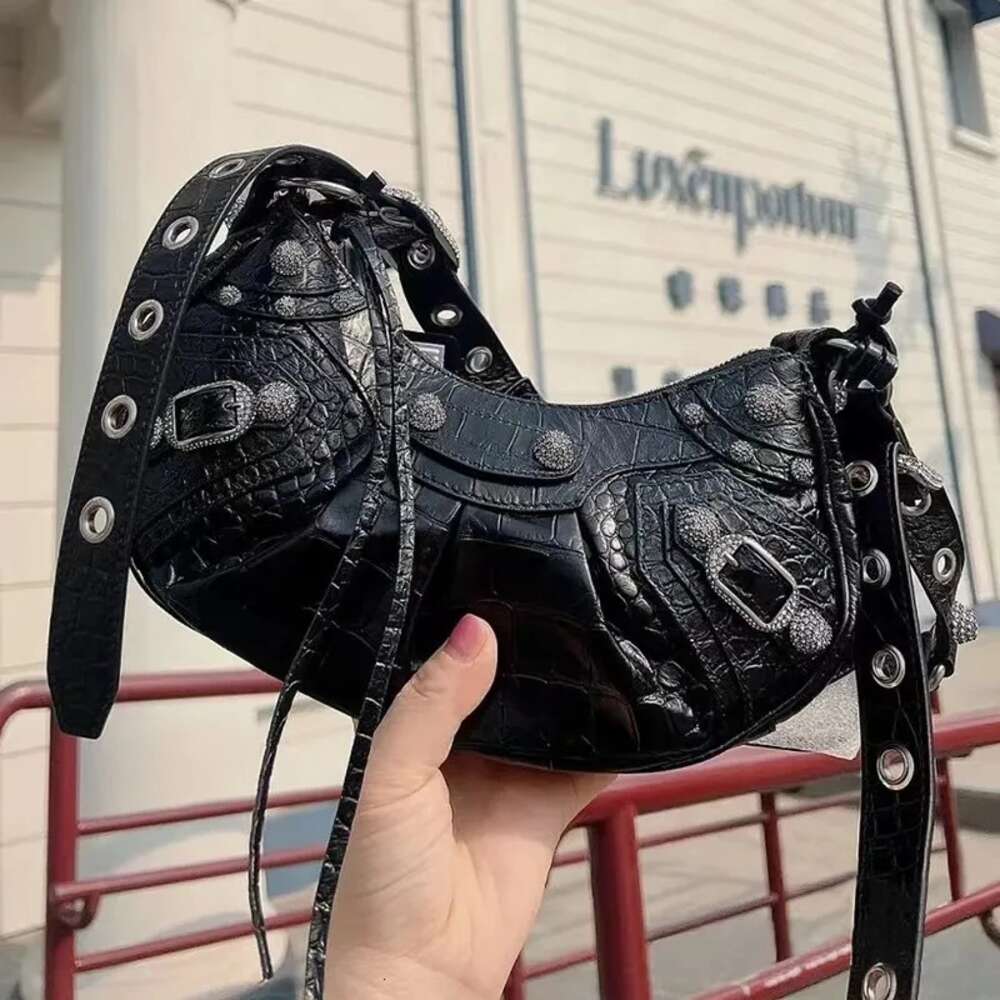 luxury Designer Le CAGOLE Motorcycle Shoulder Bags Genuine Leather Women Fashion Half-moon Tote Bag Dia Black High Quality r32