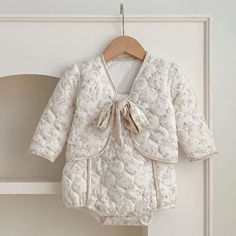 Winter born baby girl clothing set long sleeved printed thick cardigan wool sweaterjumpsuit childrens baby clothing set 241121