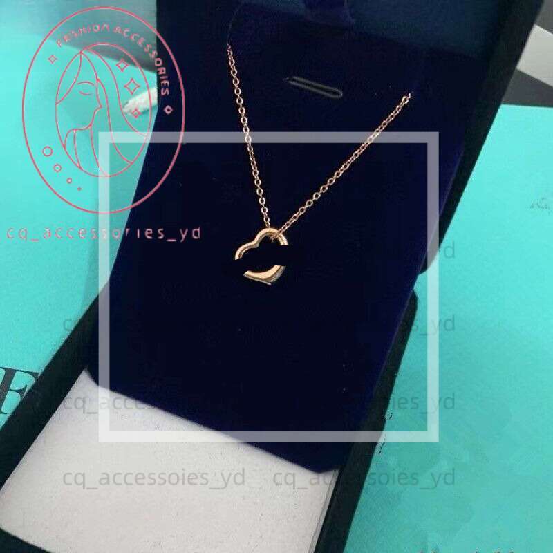 Tiffanyand Co Necklace Designer Necklace High Version Womens Necklace Pure Silver 18K Rose Gold Heart-Shaped Trendy Hollow Style Luxury Collarbone Chain 1Fc