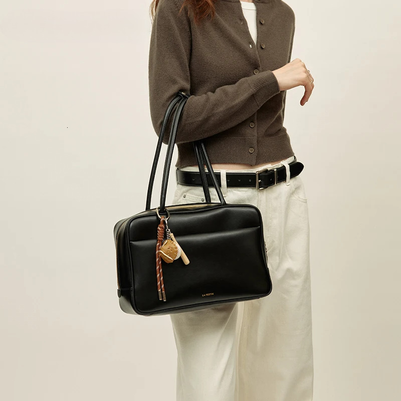 Black Handbag - hot Fashionable Shoulder Tote: Extra Large Tote for Women, Stylish Crossbody Bag in Sleek Patent Leather