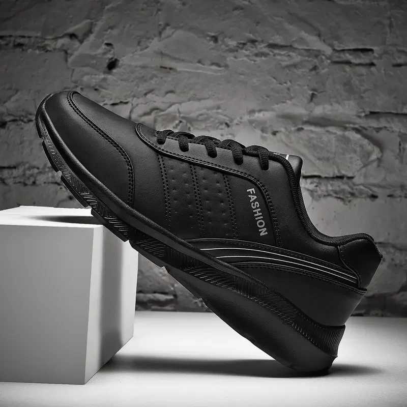 Casual shoes mens leather work boots anti slip and wear-resistant bowling shoes luxurious and comfortable walking shoes M241120