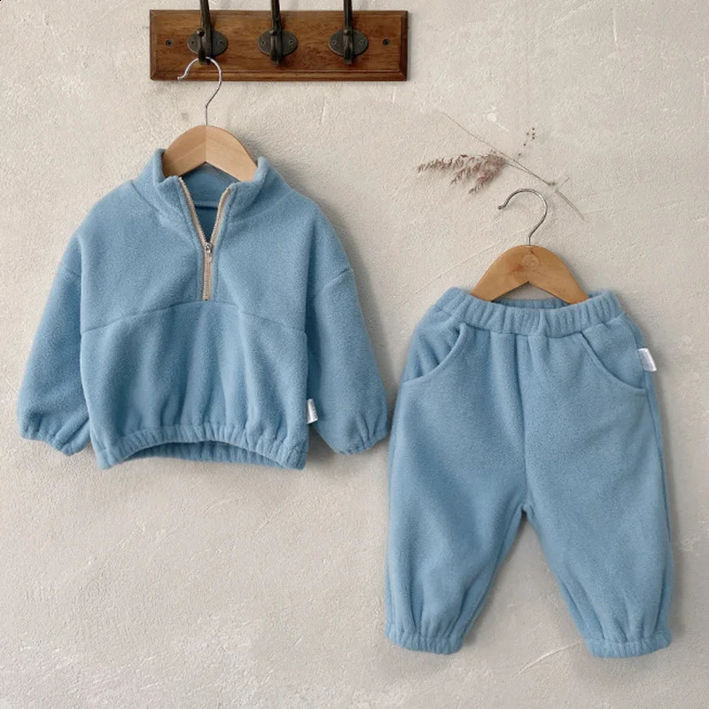Baby boy and girl clothing set long sleeved solid color zipper toppants autumn childrens thick clothing set 241121