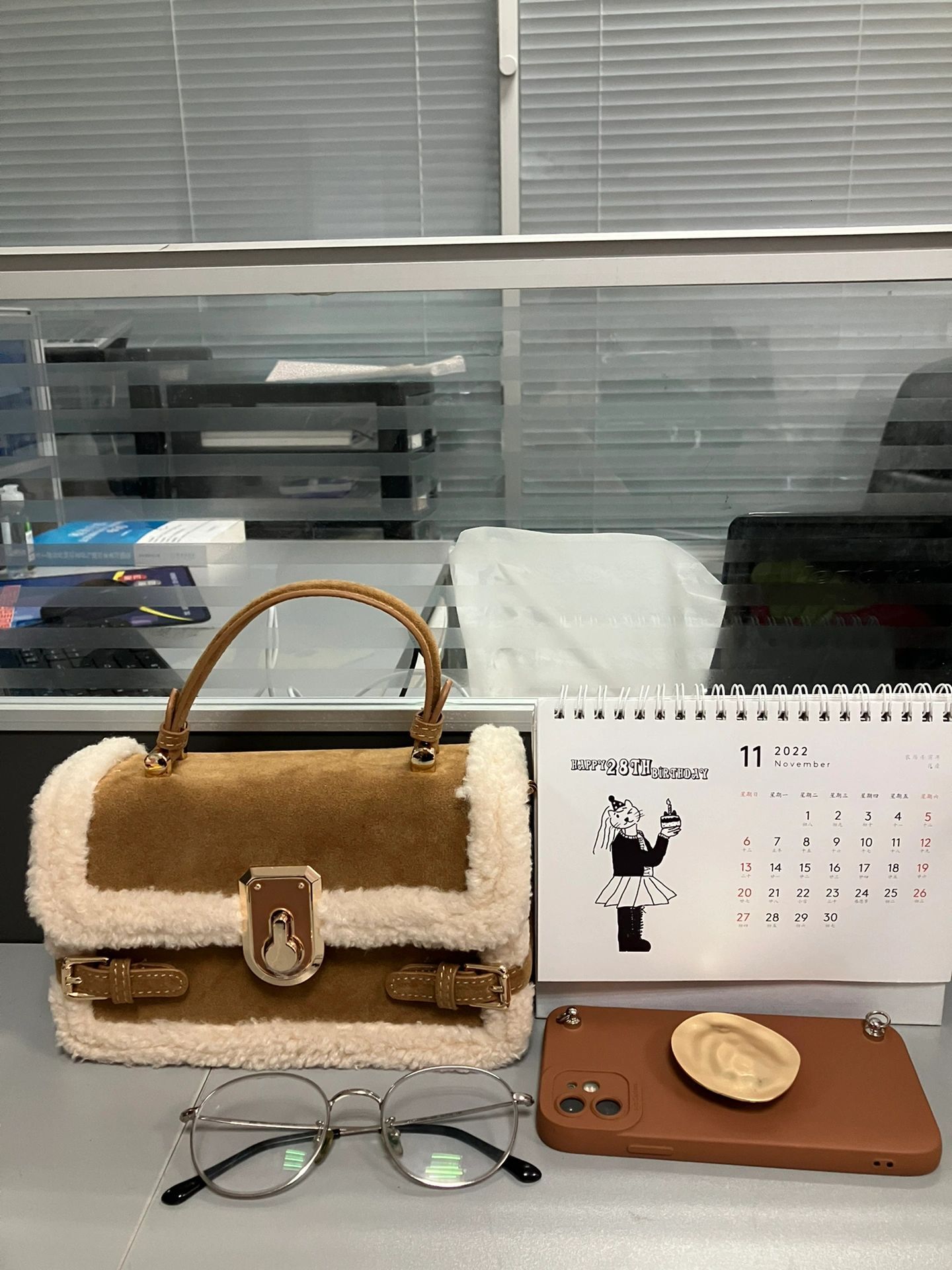 Lamb wool autumn and winter atmosphere plush small square 25s designer women new high-end splicing hand-held crossbody bag for women Fashion diagonal 