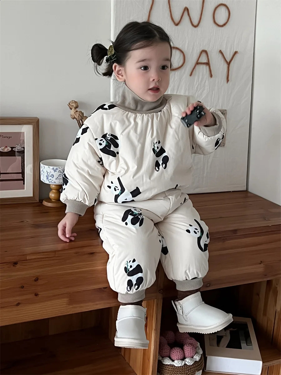 Winter Baby and Velvet Thick Warm Set Boys and Girls Cotton Apron JacketPants Panda Print 2-piece Childrens Set 241121