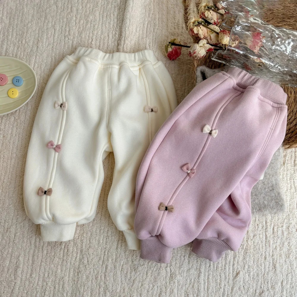 Korean Winter Baby Girl Pants Cotton and Velvet Knot Loose Edition Baby Pants Preschool Womens Pants Trousers 241121