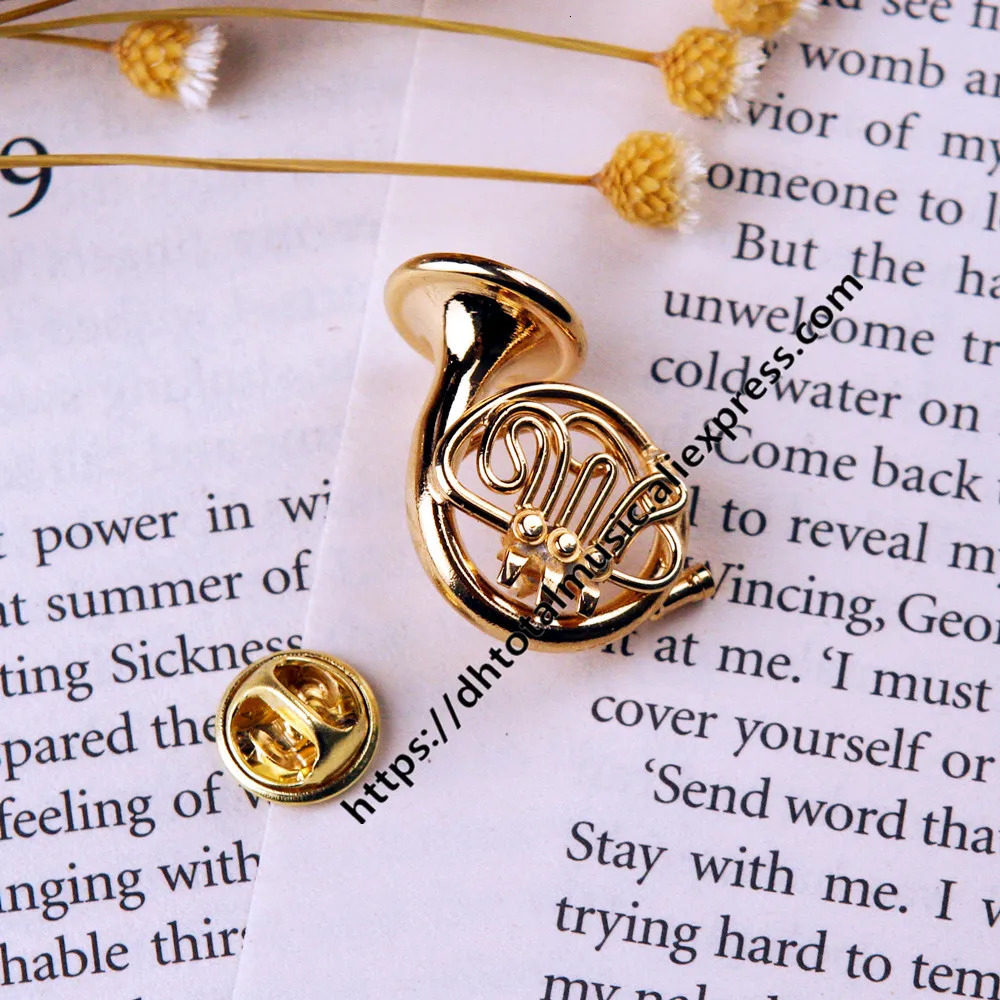 Saxophone Shape Trumpet Pin French Horn Brooch Violio Cello with Case Musical Instrument Birthday Gift Christmas 240412