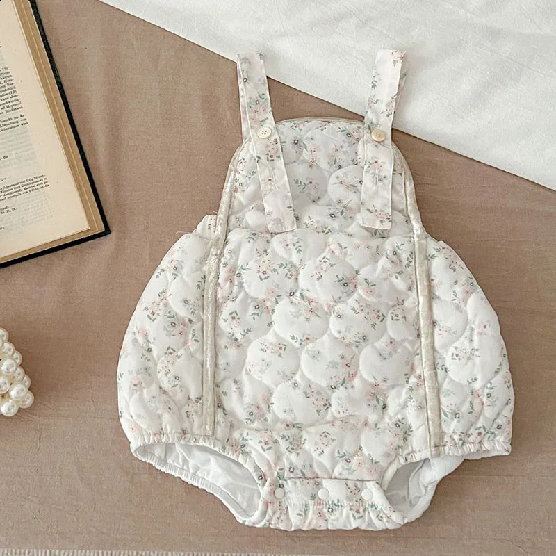 Winter born baby girl clothing set long sleeved printed thick cardigan wool sweaterjumpsuit childrens baby clothing set 241121