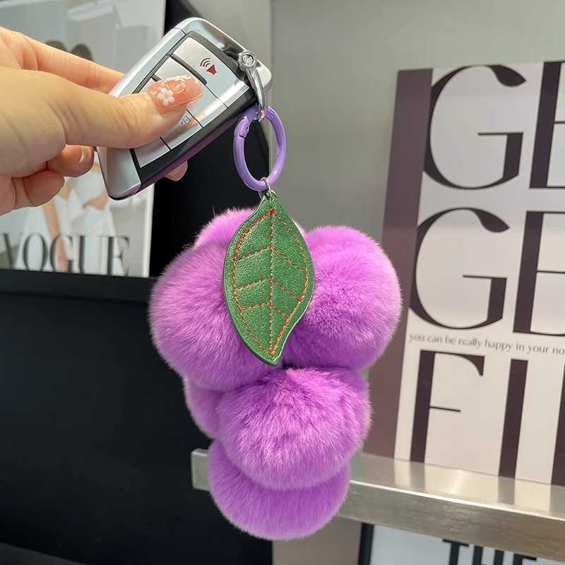 Luxury Fluffy Real Rex Rabbit Fur Pompom Keychain Genuine Leather Grape Keychain Metal Ring Pendant Bag Charm Womens Gift Y241121