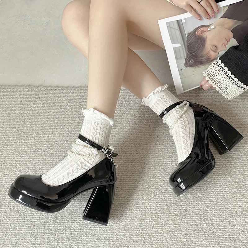 Retro High Heels Mary Jane Womens Shoes Patent Leather Platform Pump Womens Pearl Chain Thick High Heels Womens Shoes 241223