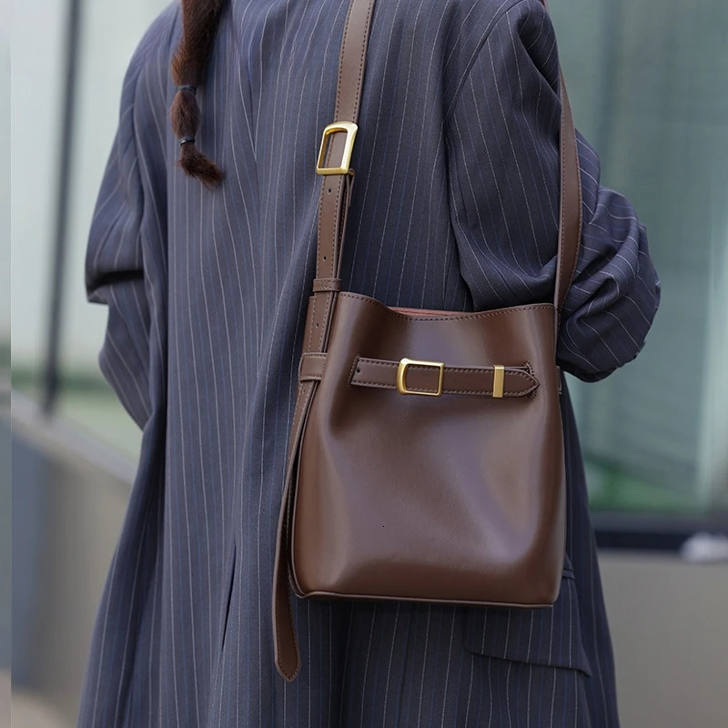 Genuine Leather Bucket For Women New Vintage Messenger High Quality Simple Handbag Lady Shoulder Bag Bag Female Zipper Style BagVoyage