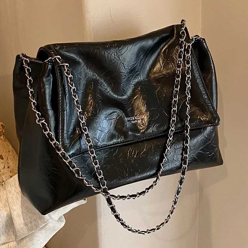 2024 Womens Large Capacity Shoulder Bag New Womens Bag Fashion Travel University Student Class Bag Y250319