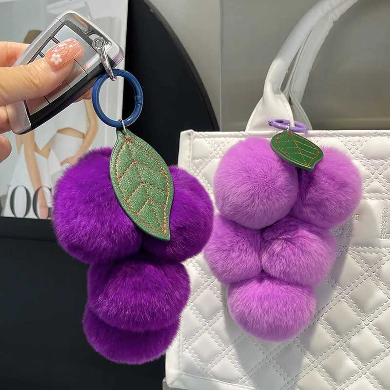 Luxury Fluffy Real Rex Rabbit Fur Pompom Keychain Genuine Leather Grape Keychain Metal Ring Pendant Bag Charm Womens Gift Y241121