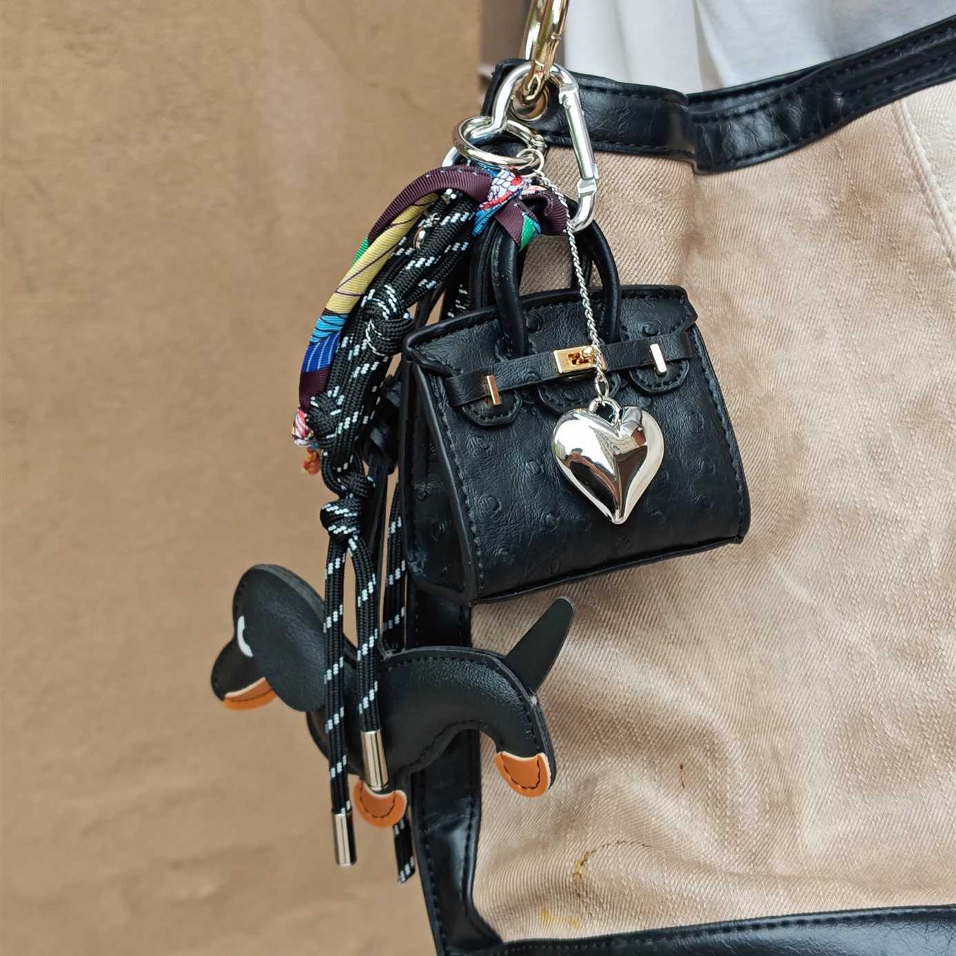 24 new types of super complex bag pendants Versatile bag pendants three best matching hanging ropes and fashionable key pendants Y241121