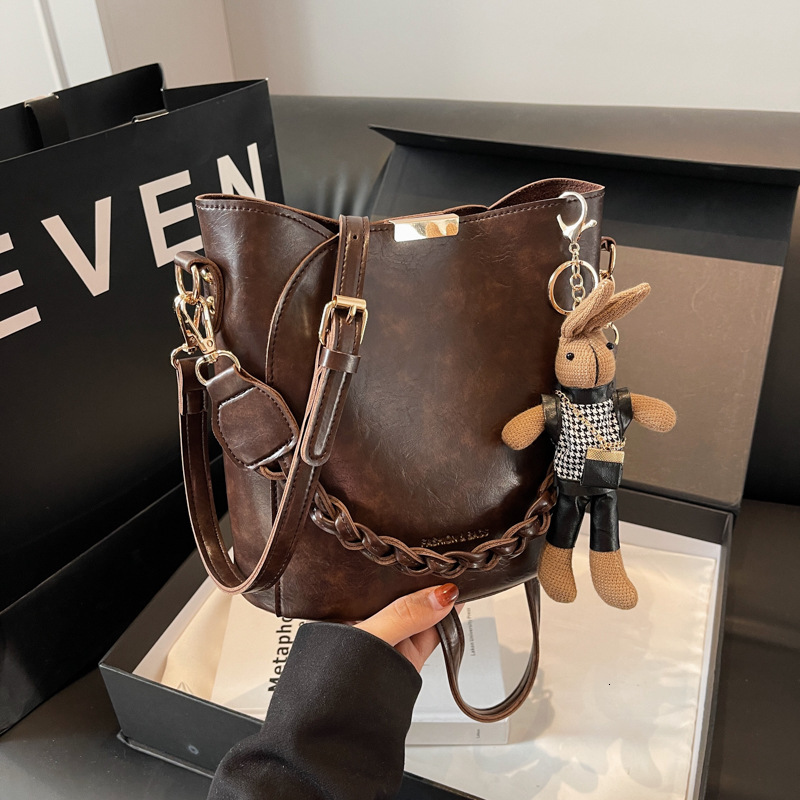leisure New Maillard Handheld Vegetable Basket Winter Style Trendy trend Bucket Multi functional Designer Crossbody Bag