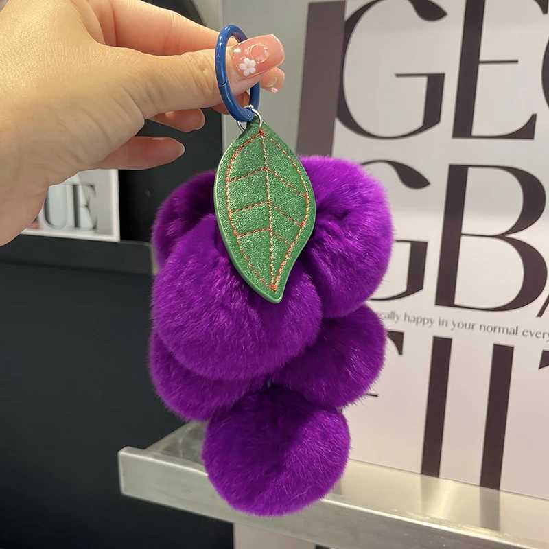 Luxury Fluffy Real Rex Rabbit Fur Pompom Keychain Genuine Leather Grape Keychain Metal Ring Pendant Bag Charm Womens Gift Y241121
