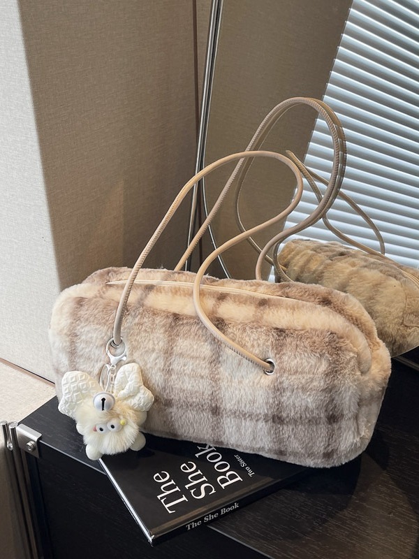 2024 New Autumn/Winter Hairy Grid Korean Edition Fashion Single Shoulder Underarm Casual Plush Bag