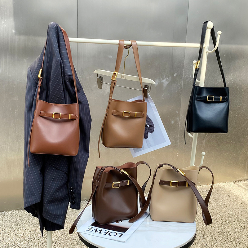 Genuine Leather Bucket For Women New Vintage Messenger High Quality Simple Handbag Lady Shoulder Bag Bag Female Zipper Style BagVoyage