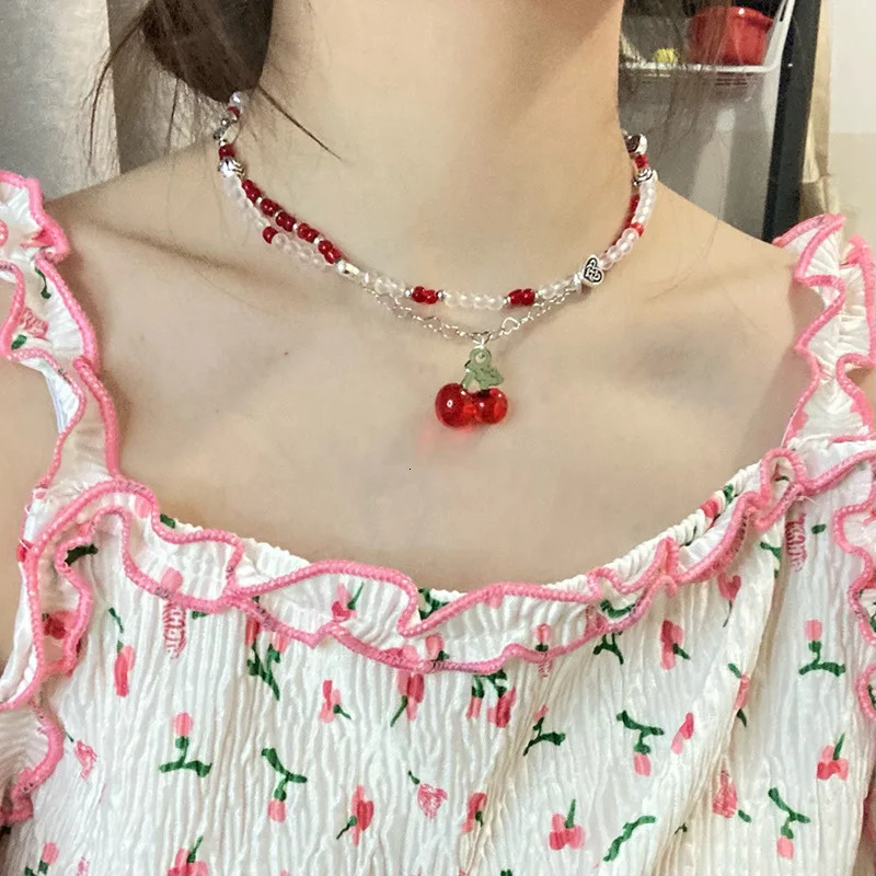 Y2K Red Cherry Heart Shaped Bead Necklace for Women Boho Bead Cherry Pendant Necklace Retro Irregular Elliptical Necklace Jewelry 241205