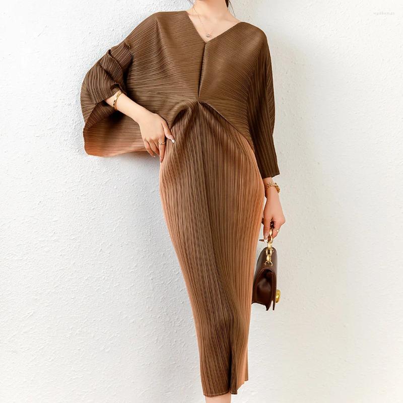 Casual Dresses Miyake Pleated Spring/Summer 2024 V-Neck Bat Long Sleeve Gradient Print Dress Temperament High Grade Women's