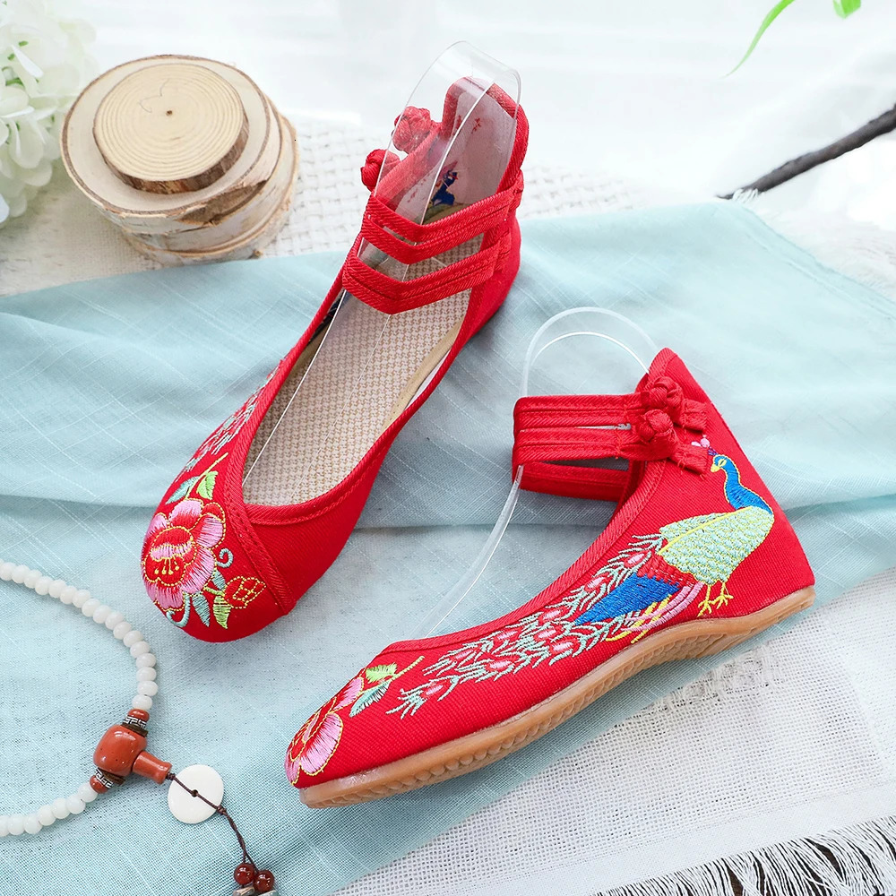 Veowalk Big Size 3443 Chinese Style Peacock Embroidery Womens Flats Old Peking Soft Sole Casual Breathable Cloth Shoes Woman 241122