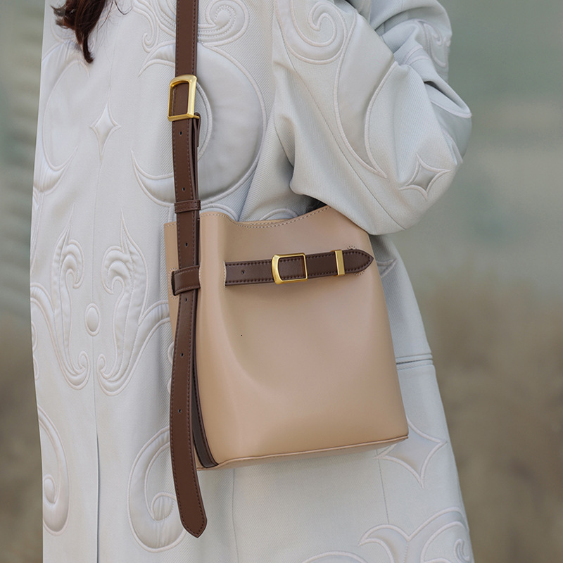 Genuine Leather Bucket For Women New Vintage Messenger High Quality Simple Handbag Lady Shoulder Bag Bag Female Zipper Style BagVoyage