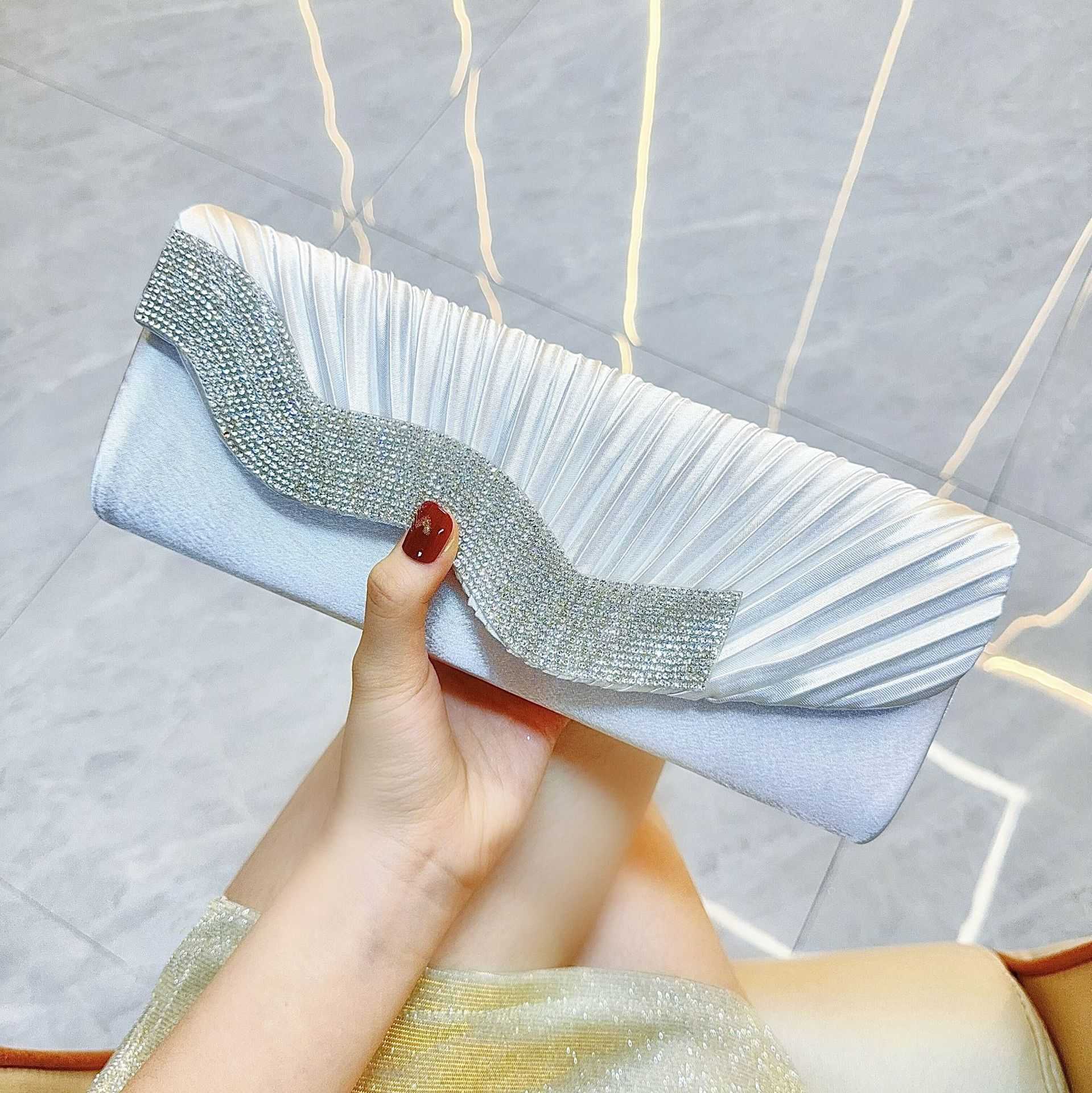 Celebrity Banquet Handheld Bag Silk pleated Diamond French Handheld Bag Single Shoulder Crossbody Banquet Bag 241122