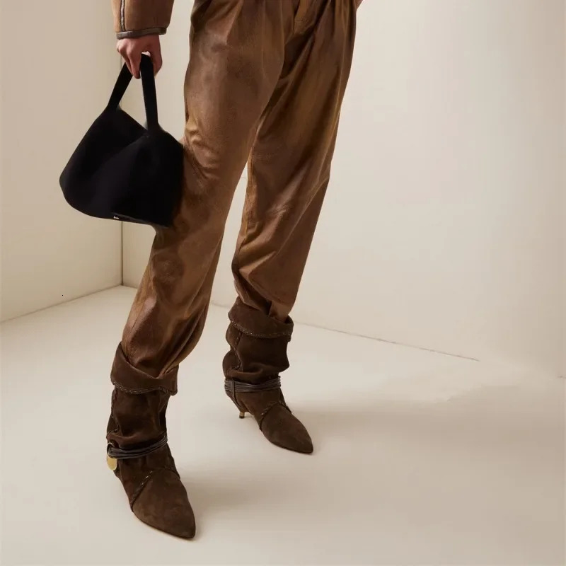 2024 Autumn And Winter Western-Style Pointed Retro Low Heel Denim Pleated Pile Short For Women's Fashion Runway Boots