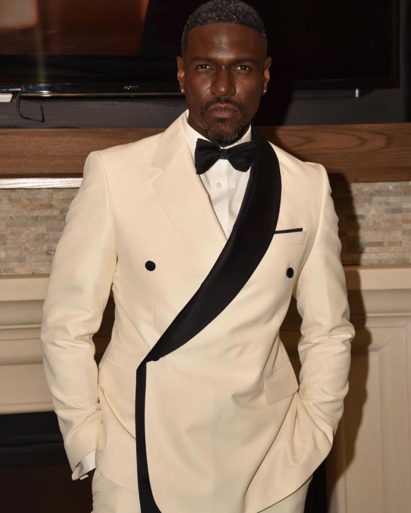 Beige Mens Fashion Suit Peaked Lapel Gentlemen's Wedding Tuxedos Two Pieces Groom Wear One Button Formal Prom Evening Blazers With Jackets And Pa