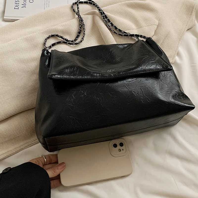 2024 Womens Large Capacity Shoulder Bag New Womens Bag Fashion Travel University Student Class Bag Y250319