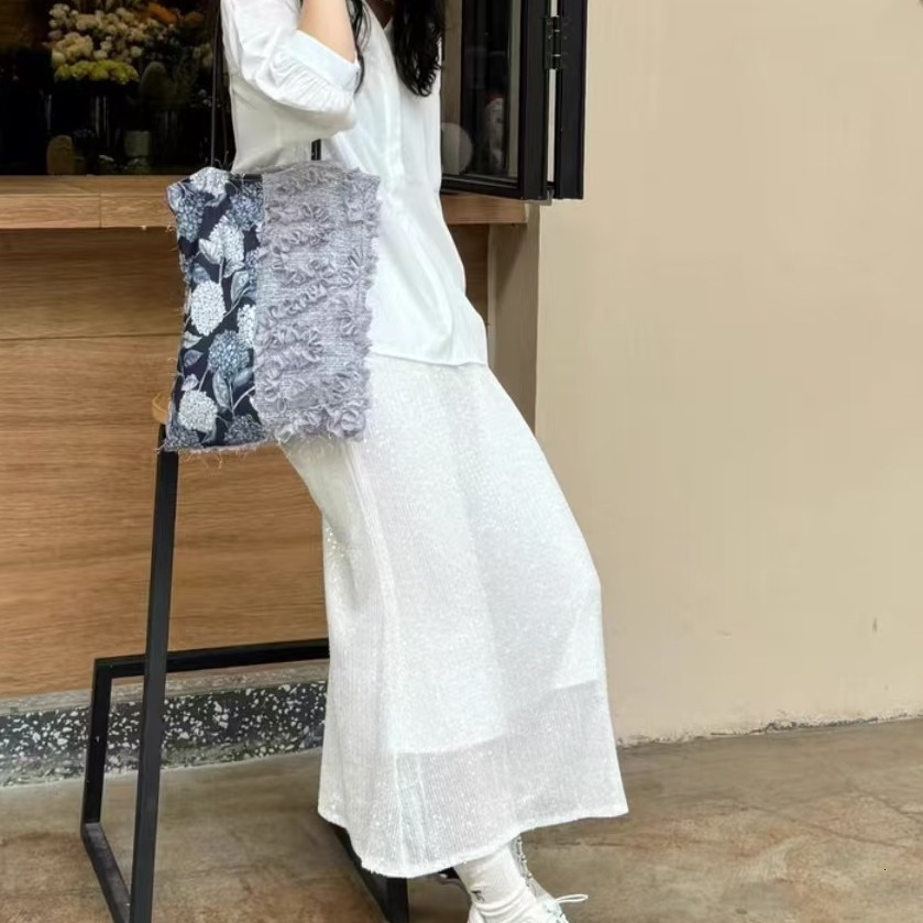 New embroidered ball lace tassel niche design autumn and winter canvas bag high leisure end single trend shoulder handbag slanted body lazy commuting 