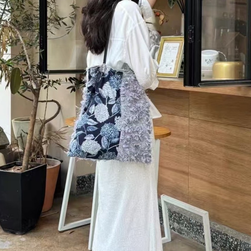 New embroidered ball lace tassel niche design autumn and winter canvas bag high leisure end single trend shoulder handbag slanted body lazy commuting 