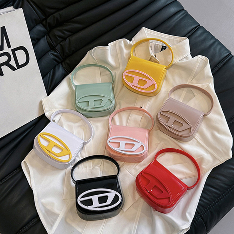 Kids Designer Purses Newest Korean Children Princess Handbags PVC Material Girls Mini Candies Snack Bags Coin Purses Teenager Bags Without Chain 7Colros