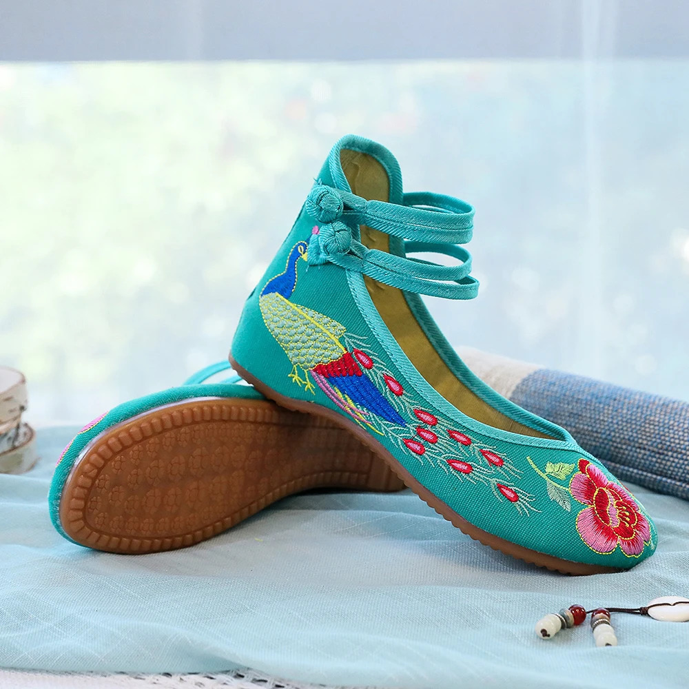 Veowalk Big Size 3443 Chinese Style Peacock Embroidery Womens Flats Old Peking Soft Sole Casual Breathable Cloth Shoes Woman 241122
