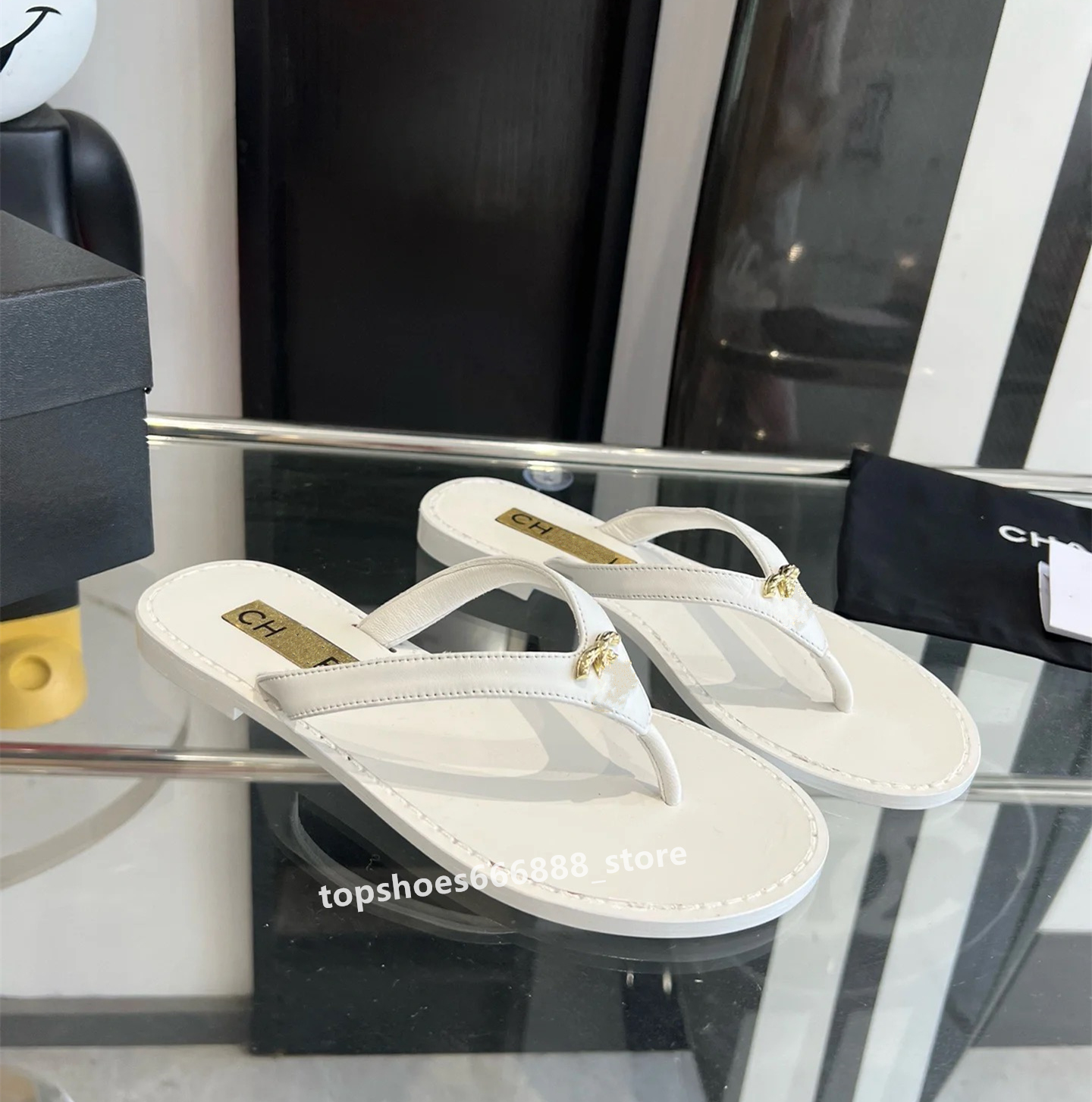 Summer Beach Thick bottom slippers fashion Loafers Lazy Flat heel flops lady Luxury designer Slides women shoes Metal Ladies Sandals Tories