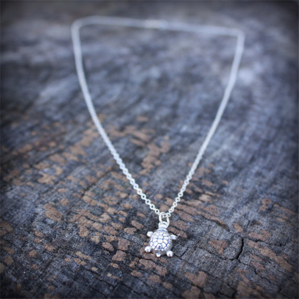 10PCS Gold Silver Tiny Sea Turtle Charm Necklace Dainty Tortoise Necklaces Lucky Bone Turtle Necklaces for Beach Party