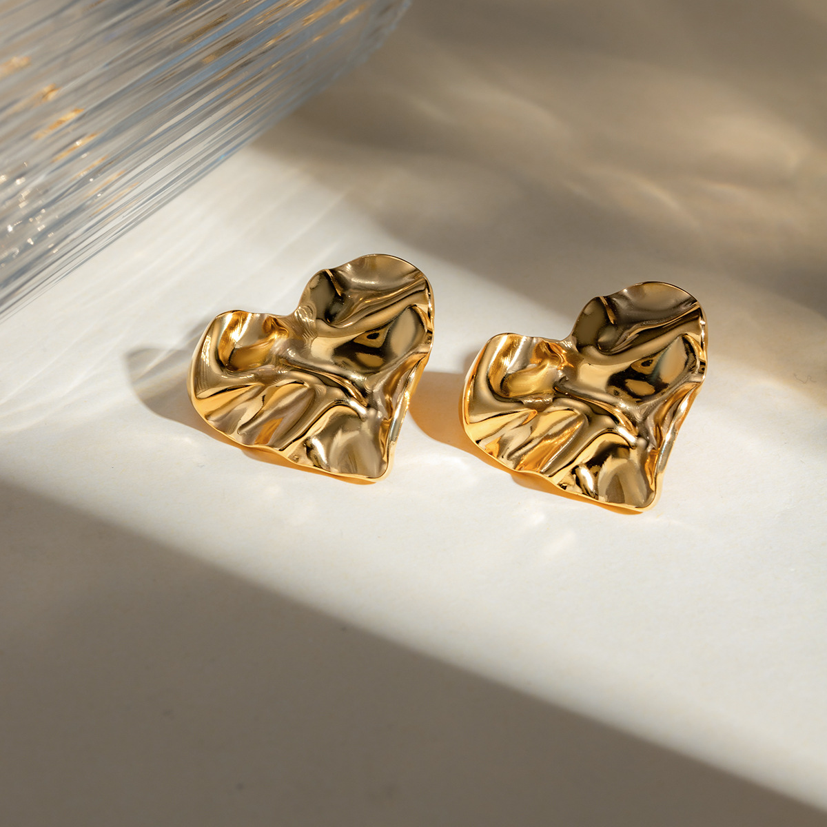Design 18k Gold Stainless Steel Heart-shaped F Earrings for Women's Hammered Pattern Wedding Party Jewelry Wholesale with Customizable Logo