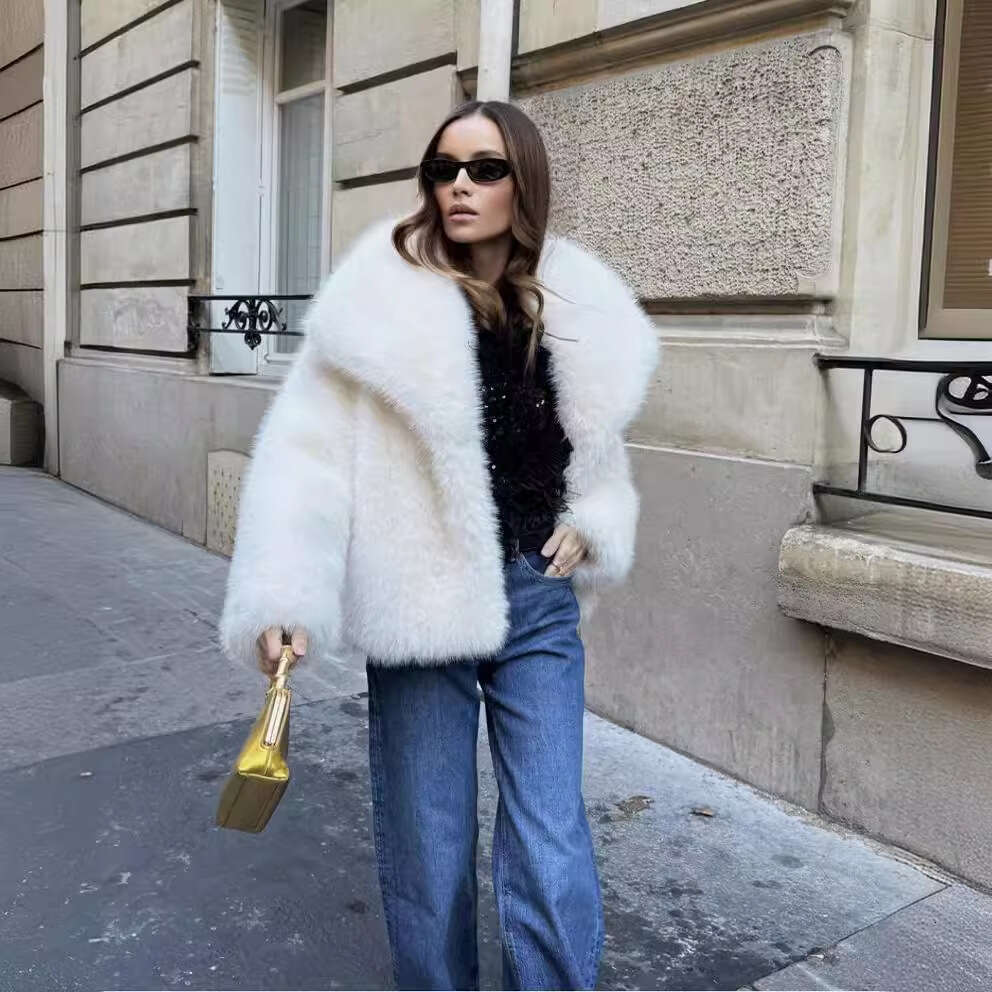 Fashionable large lapel faux elegant and socialite, long sleeved warm coat, fur top