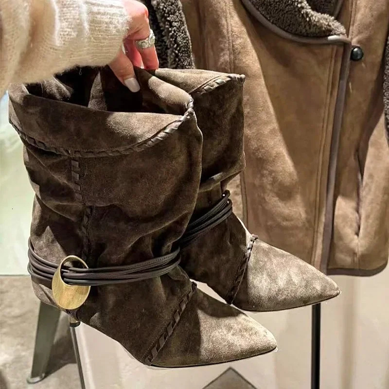 2024 Autumn And Winter Western-Style Pointed Retro Low Heel Denim Pleated Pile Short For Women's Fashion Runway Boots