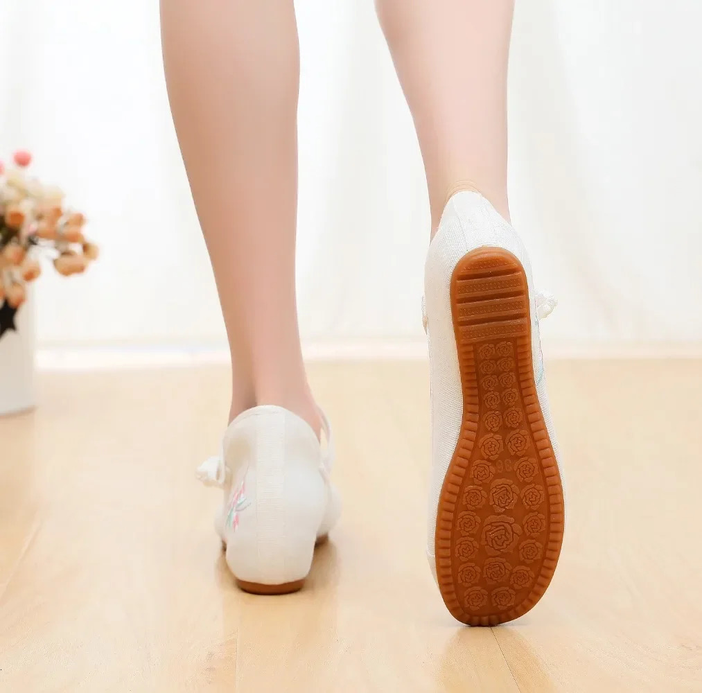 Fashion Embroidery Chinese Style Lowheel Women Shoes Elegant Casual Zapatos Vintage Woman Cloth Single Ethnic 241122